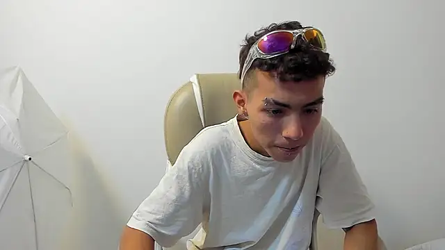 TaylerMiles live sex cam