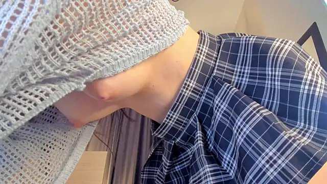 NessaDay live sex cam