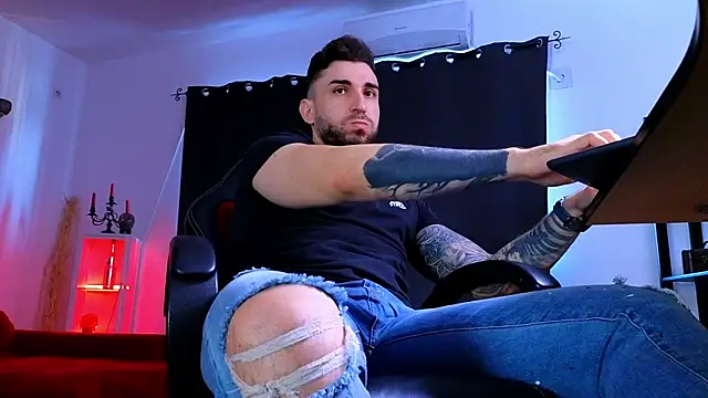 MightyAaron66 live sex cam