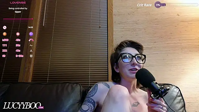 lovelylucyy live sex cam