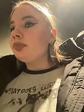 VineraSweet live sex cam