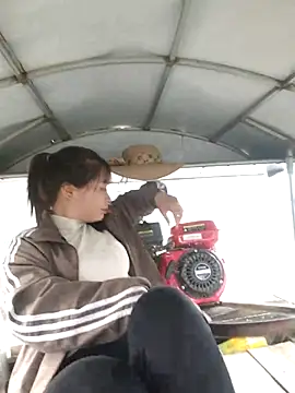 Squirrel-Pear live sex cam