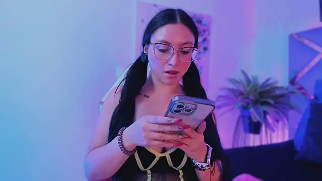 lucy_neil live sex cam