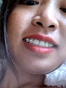 miumiu_sexy2x's cam snapshot