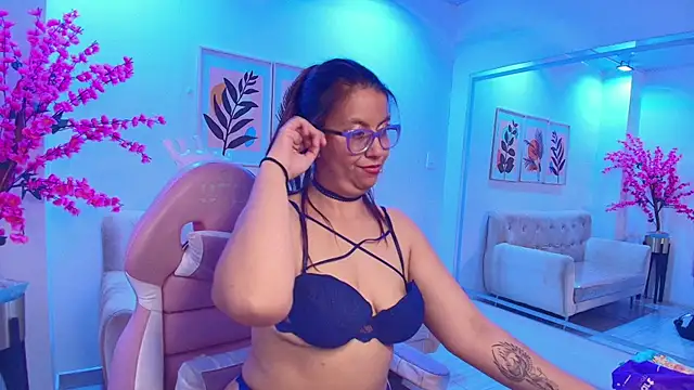 Amber__rouge's cam snapshot