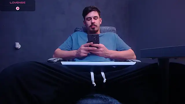 EnzoRace live sex cam