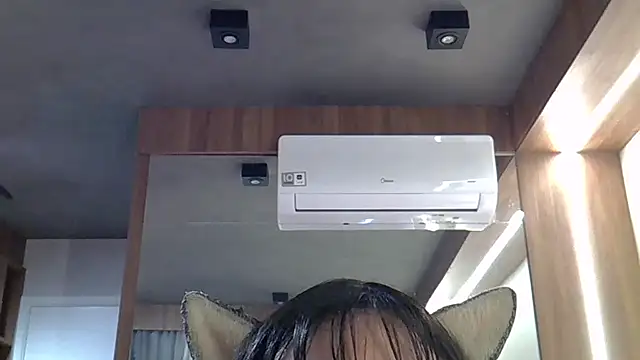 SkinnyKitten live sex cam