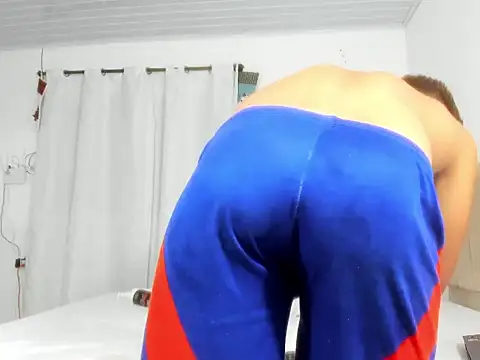 claimom_cbt's cam snapshot