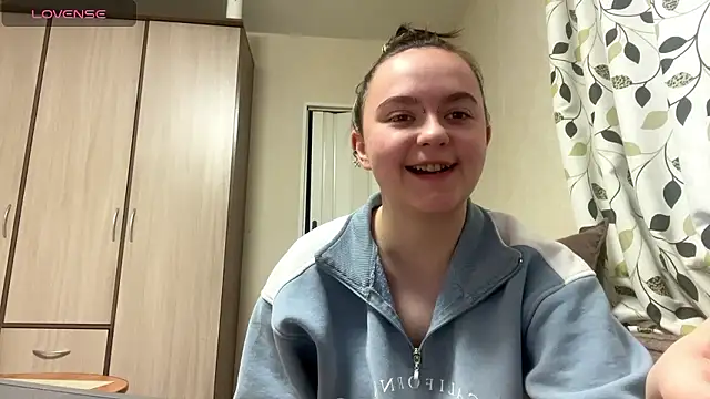 ShyBabySoul's cam snapshot