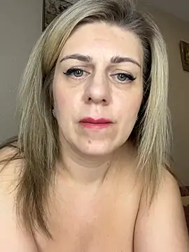 Lusi_Luxary's cam snapshot