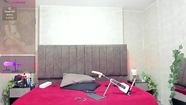 LanaMills_'s cam snapshot