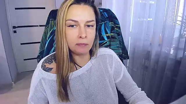 AlexiaDarren's cam snapshot