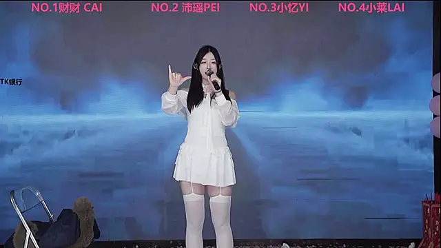 XOXO_2026's cam snapshot