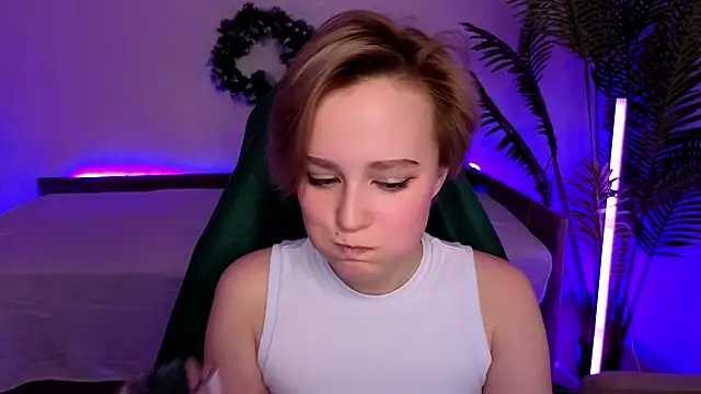 Ellie_Heavenly's cam snapshot