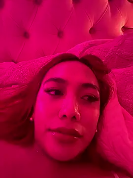 ur_seductivelaura live sex cam