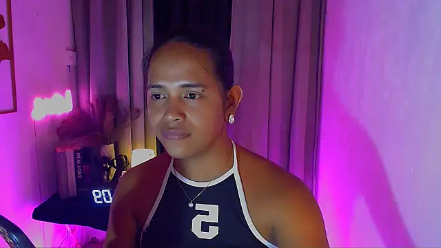 Lorainnelustts live sex cam