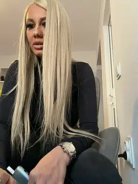 AlmaRusell's cam snapshot