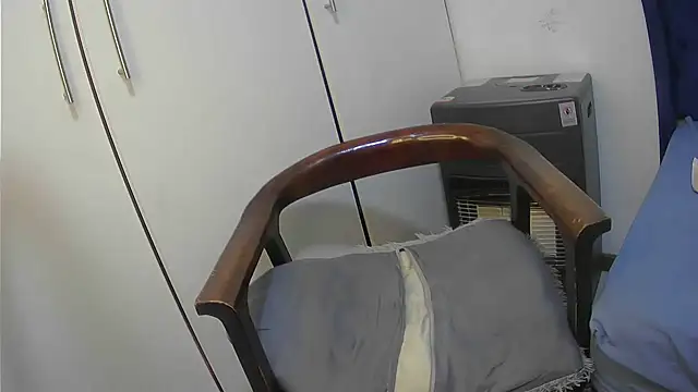 Pretty-C's cam snapshot