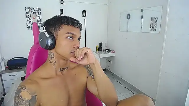 Leonard_Price live sex cam