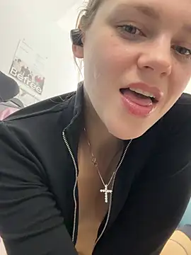 ValenciaShock live sex cam