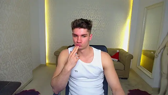 MaxKaiden live sex cam