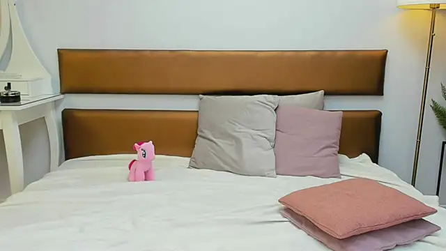 MissYvie live sex cam