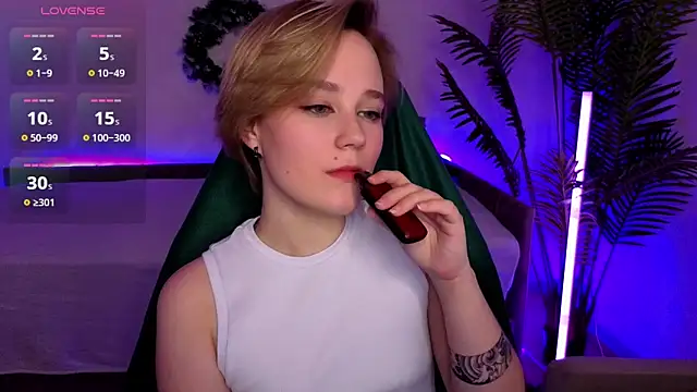 Ellie_Heavenly's cam snapshot