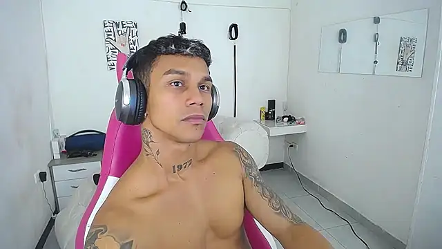 Leonard_Price's cam snapshot