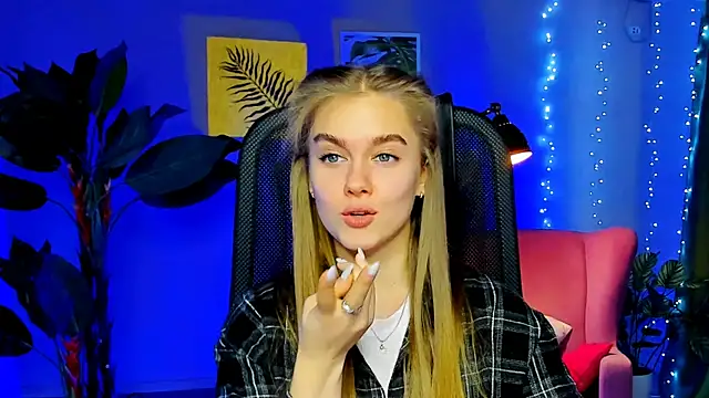 JuneWoods's cam snapshot