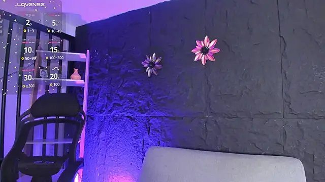 KateLowe_'s cam snapshot