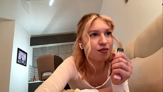 DozyLagging's cam snapshot