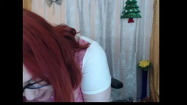 PlayfullMature's cam snapshot