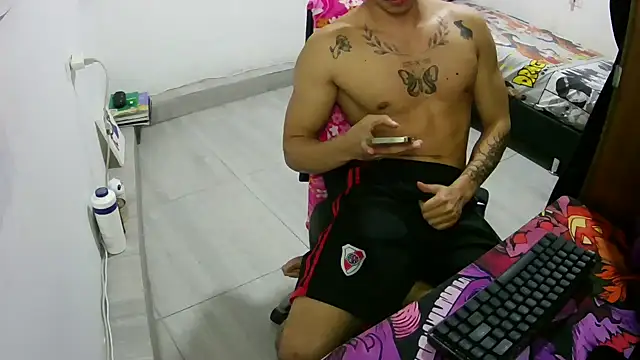 Dillom420 live sex cam