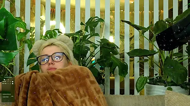 FlowweerGirl live sex cam