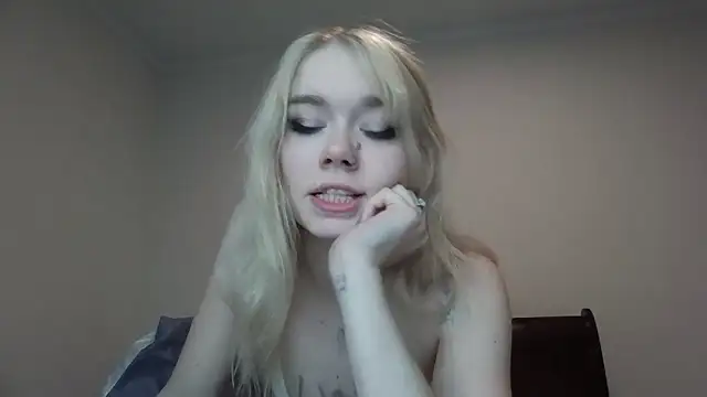 JuliaRaeOfficial live sex cam