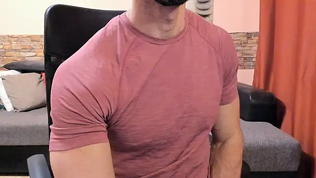 HotHunkTrainer live sex cam