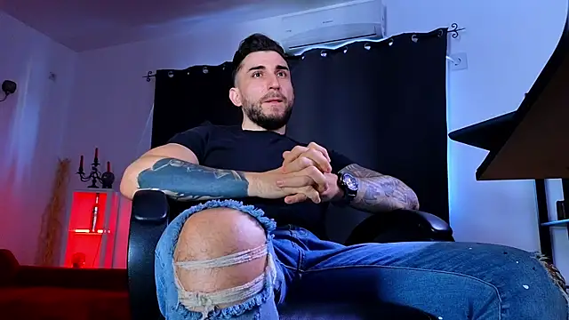 MightyAaron66 live sex cam