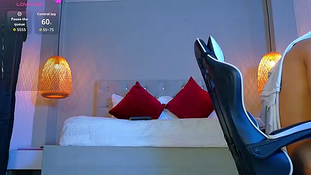 Thaiel_Fosteer live sex cam