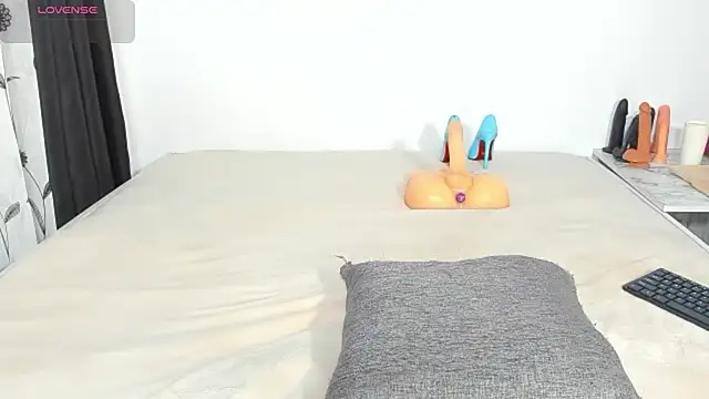 CREAMY_BUBBLEGUM live sex cam