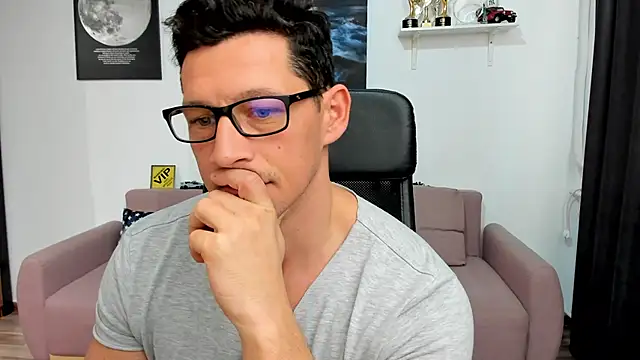 BrutusK08 live sex cam