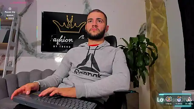 MaximusClark live sex cam