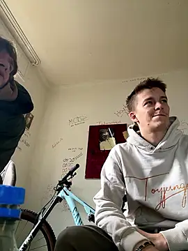 Toyjungee live sex cam