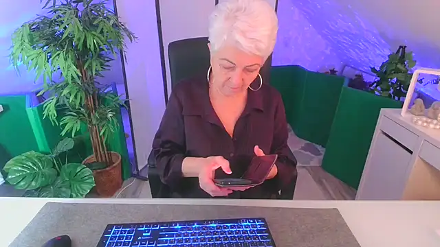 LovelyHelena's cam snapshot