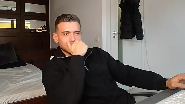 ElijahThorne live sex cam