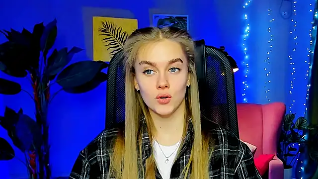 JuneWoods's cam snapshot