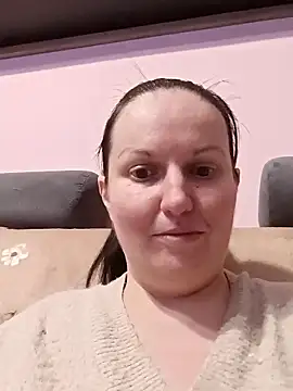 BustyLadyAlma live sex cam