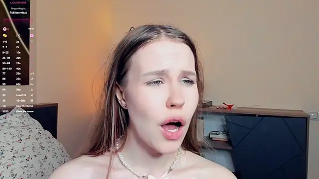 MaliaBourraine live sex cam