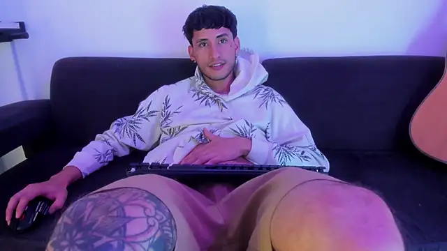 Henrikk_senn live sex cam