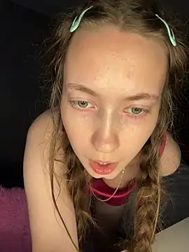 Holy_Poly live sex cam