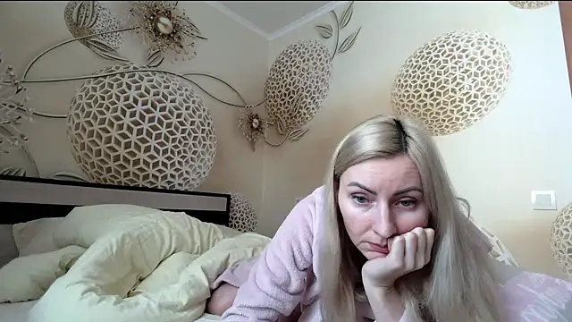 Yourrealgirl's cam snapshot